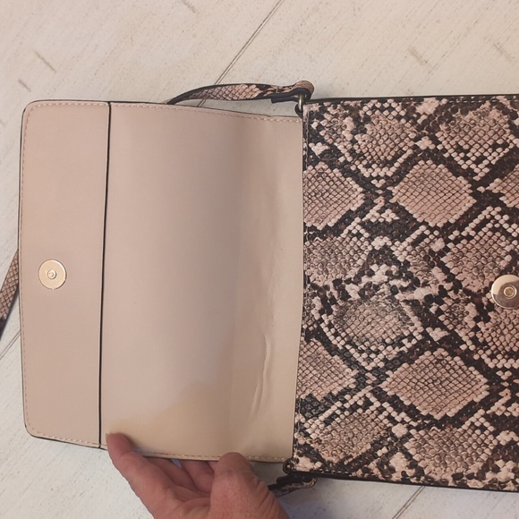H & M Snake Skin Vegan leather crossbody - Picture 2 of 10